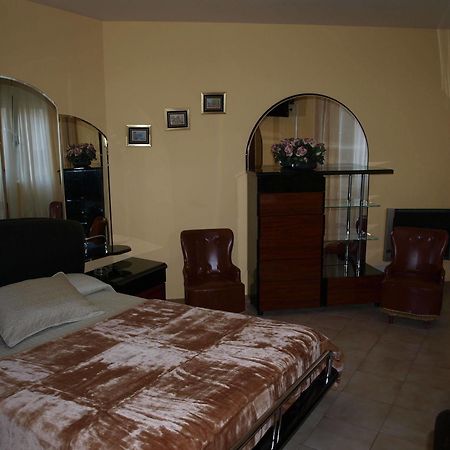 א-קורוניה Hotel Francisco Javier מראה חיצוני תמונה