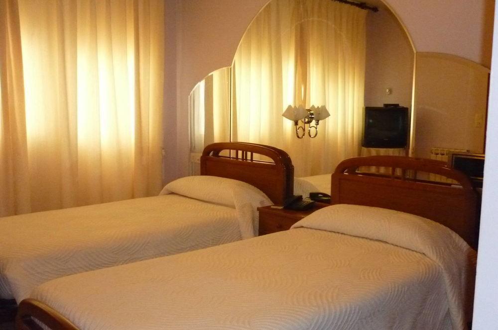 א-קורוניה Hotel Francisco Javier מראה חיצוני תמונה
