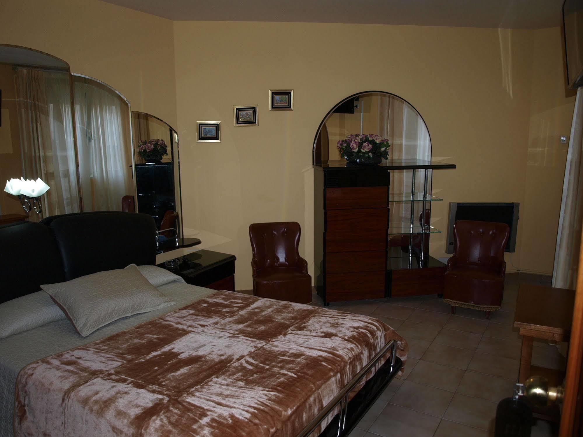א-קורוניה Hotel Francisco Javier מראה חיצוני תמונה