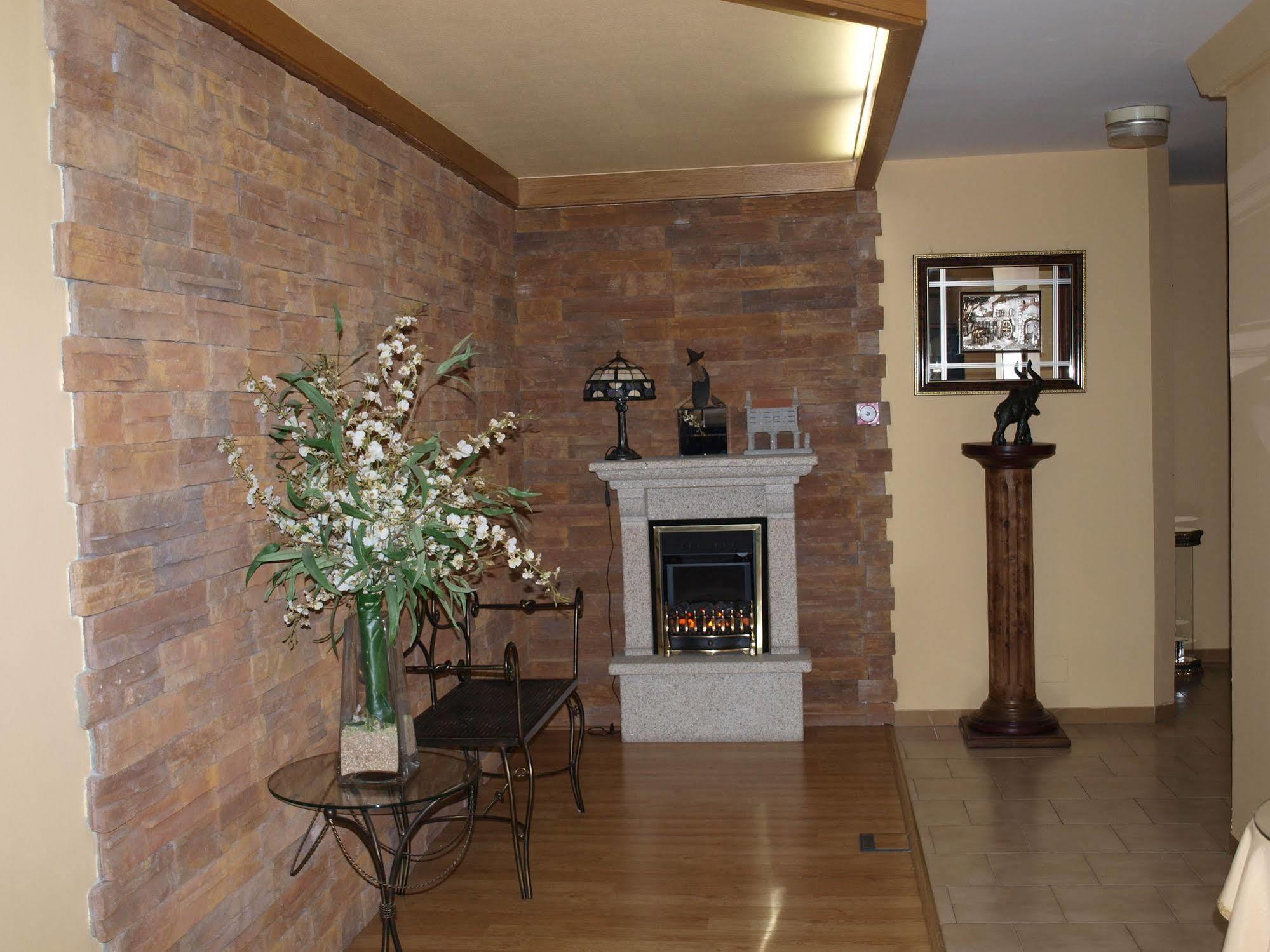 א-קורוניה Hotel Francisco Javier מראה חיצוני תמונה